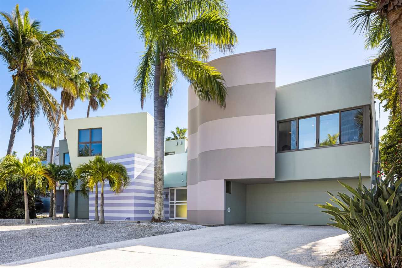 Touted as one of the Sunshine State’s most architecturally significant contemporary homes, the pastel-hued home of architect Don Chapell is a postmodern playground.