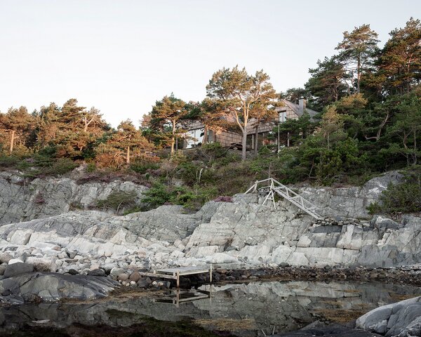 This Shingle-Clad Cabin in Norway Came to Life With Flooring Offcuts