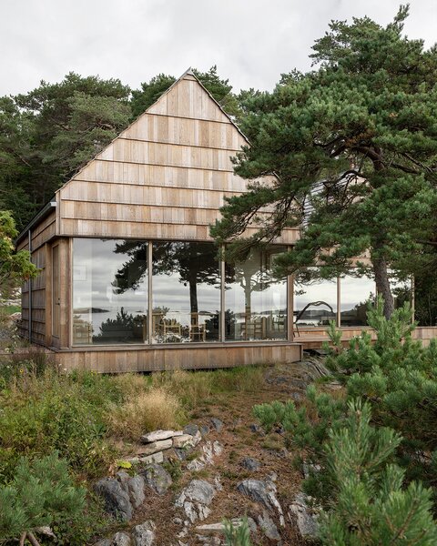 This Shingle-Clad Cabin in Norway Came to Life With Flooring Offcuts