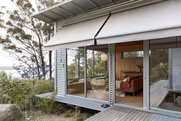 A Corrugated Steel Shell Gives Way to Warm Timber Interiors at This Cabin Retreat in Tasmania