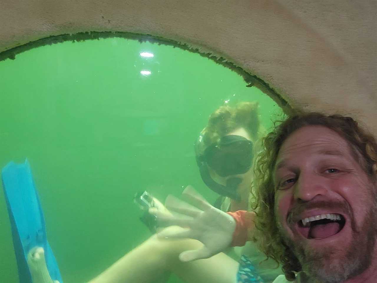 Joe Dituri takes a selfie with a diver.