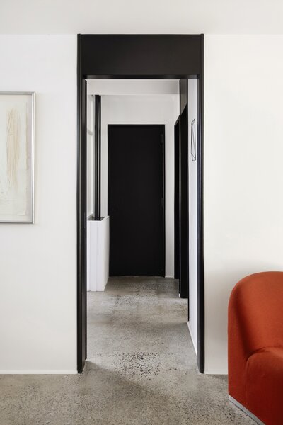 With its black steel beams, white walls, and concrete floors, the lower level guest suite captures the De Stijl look.