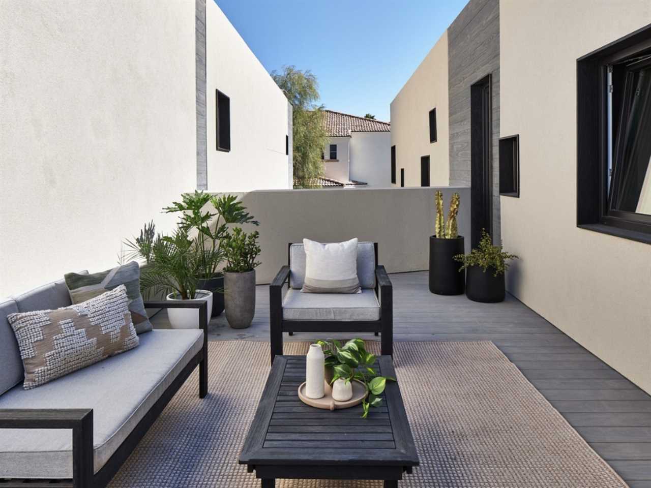 A photo of an outdoor balcony in Phoenix, Arizona.