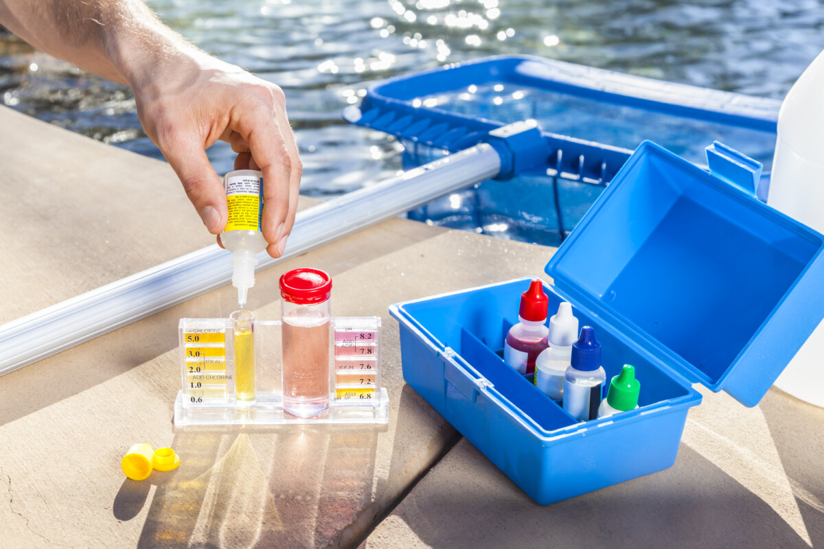 Equipment for testing the quality of pool water and cleaning a pool