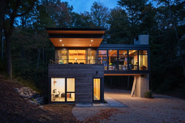 The Rosy Mound Retreat is comprised of two intersecting volumes: a wood-clad main house and a living room wing.