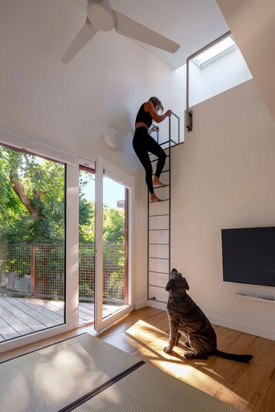 Sterling windows let light in the front facade, and a Velux skylight illuminates a loft in the main bedroom, which Eva uses to relax and meditate. 