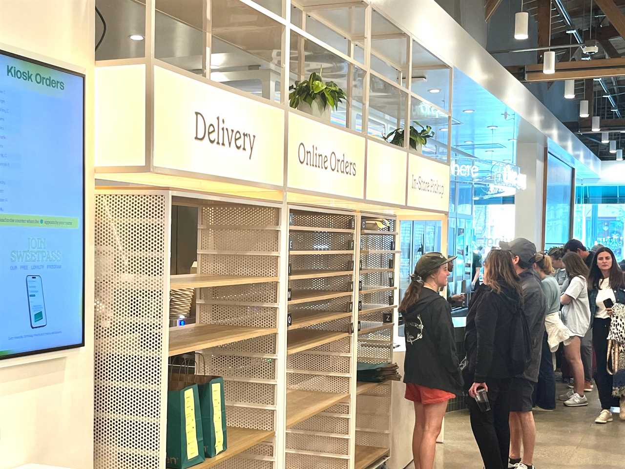 sweetgreen naperville infinite kitchen order pickup area