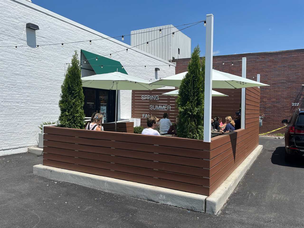 sweetgreen naperville infinite kitchen outdoor patio