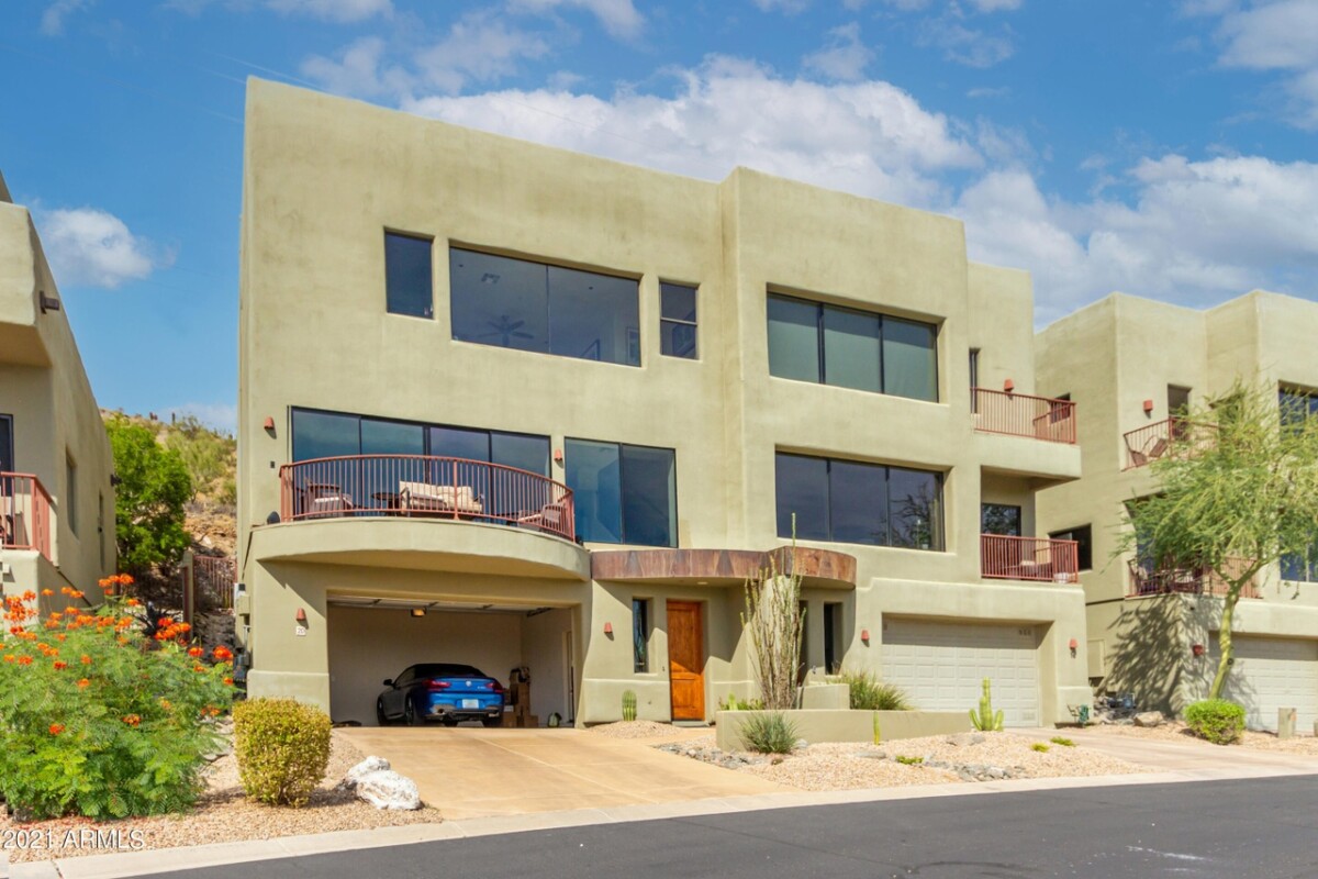 pueblo revival style home in new mexico