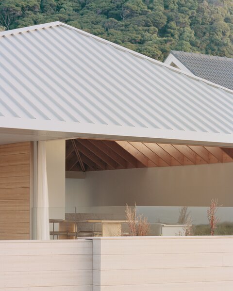 Warm Wood Finishes Sandwich the White Interiors of a Coastal Home in New Zealand