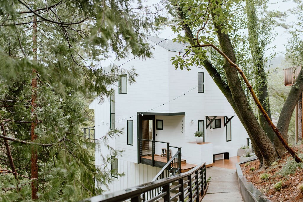 Nestled in a forested spot in Oakland Hills, this house—victim to a tragic fire in 2017—was rebuilt as a bright, serene retreat. At first, the homeowner wasn't sure if she wanted to keep the ruined house or sell, but ultimately her love for the property won out and she stayed. 