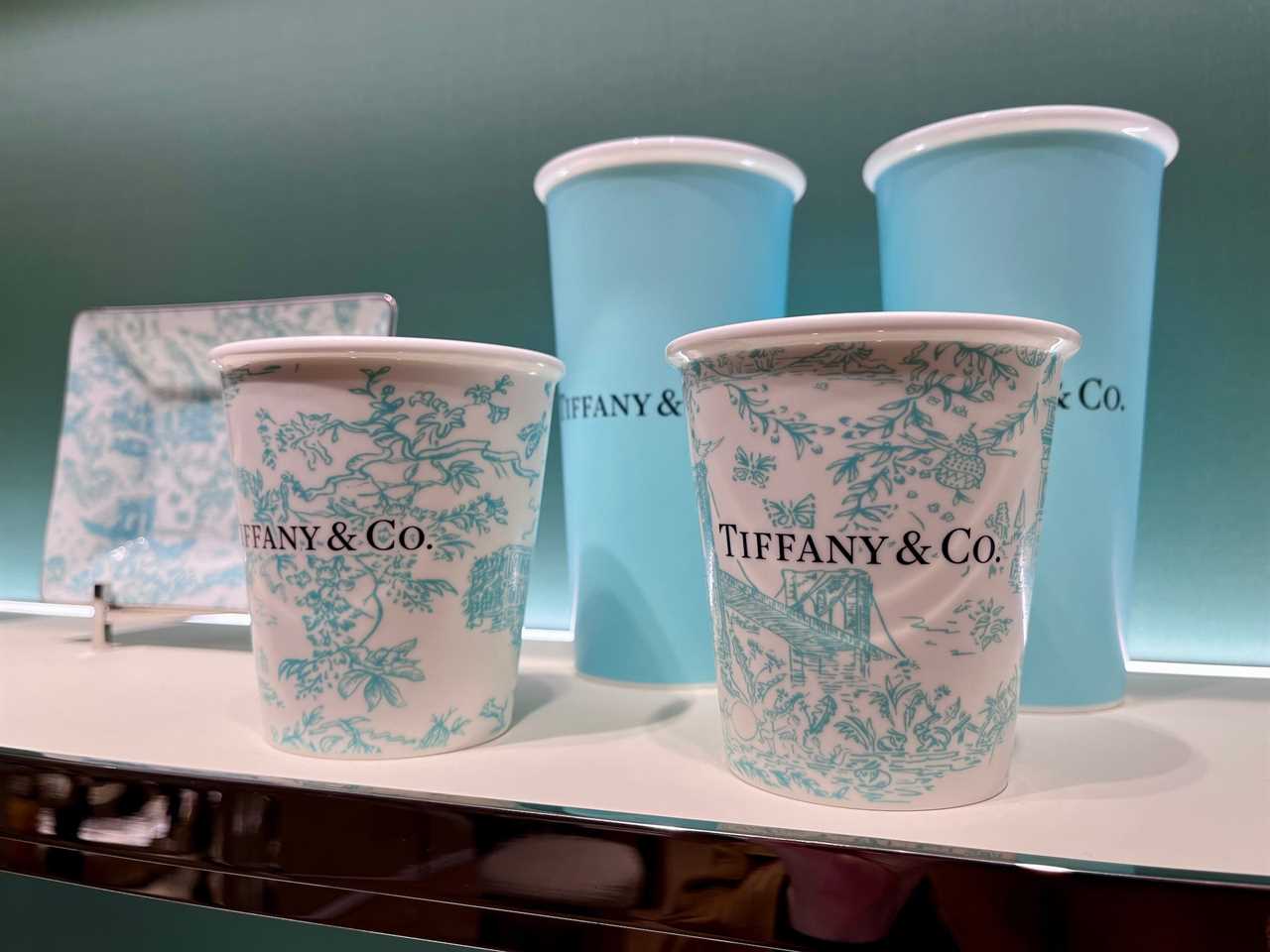 Printed blue and white cups with Tiffany logo on them