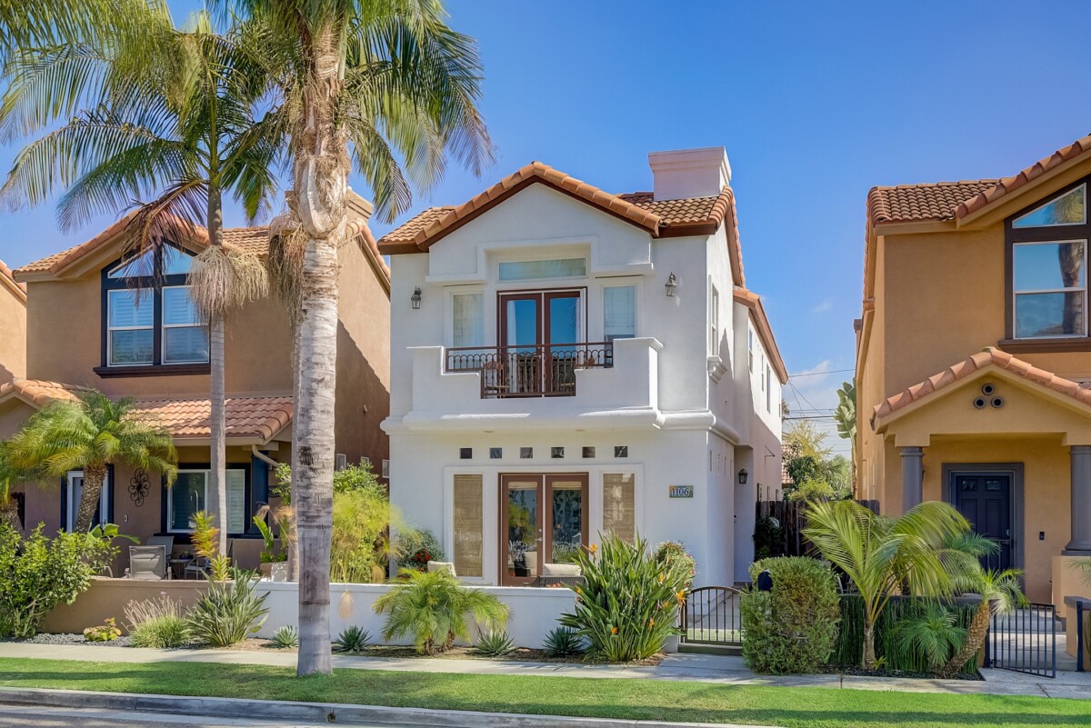 home in huntington beach with palm trees