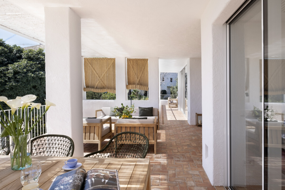 Spanish designed patio by Alejandro Giménez Architects