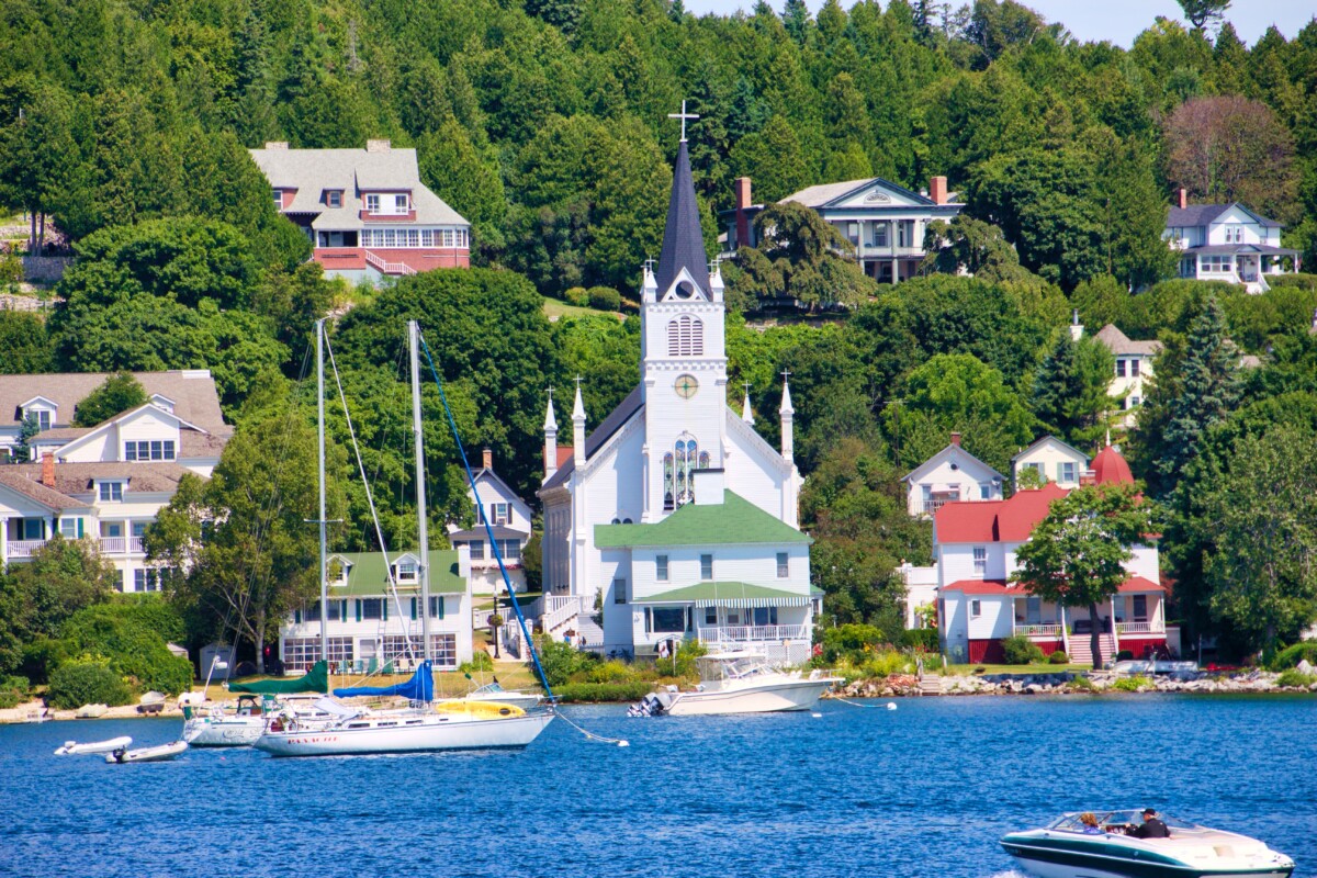 mackinac island one of the michigan beach towns