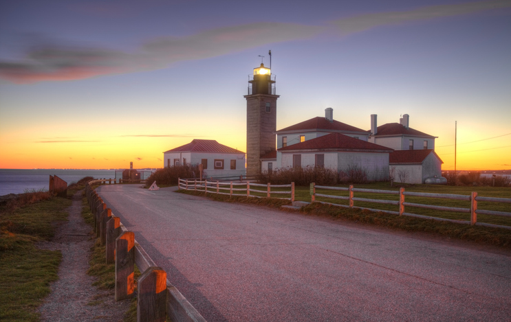 lighthouse and home in jamestown rhode island_Getty