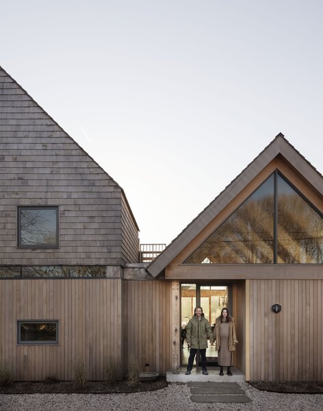 Oza Sabbeth Architects and the Brooklyn Home Company teamed up to create this 2,800-square-foot home in the Ditch Plains hamlet of Montauk, in Long Island, New York.