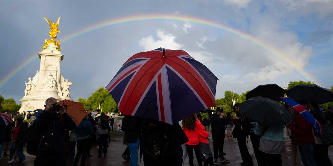 buckingham palace rainbow