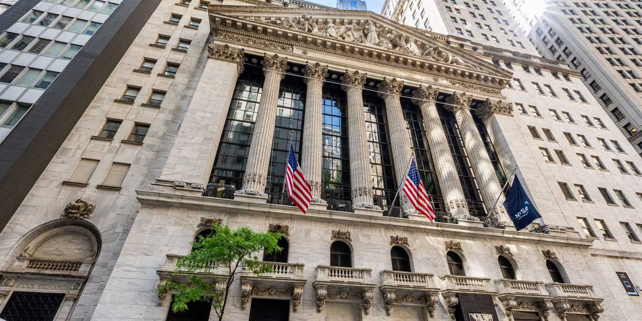 US investors new york stock exchange wall street