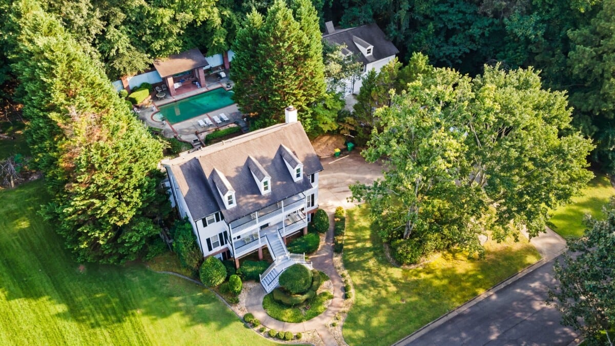 aerial view of luxury property in arkansas