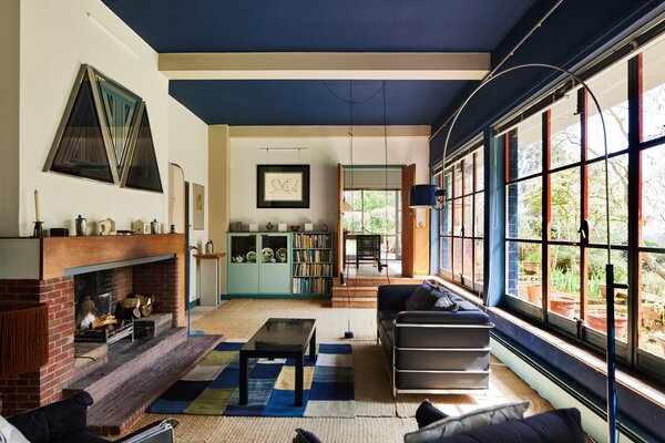 Expansive windows line the main living room, optimizing views of the undulating gardens.