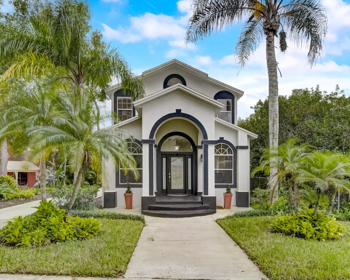 home in orlando florida with palm trees