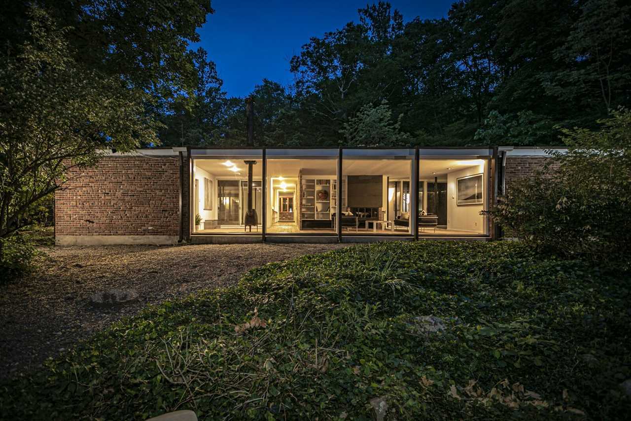 In New Jersey, a Marvelous Midcentury Home by Otto Kolb Asks $1.2M