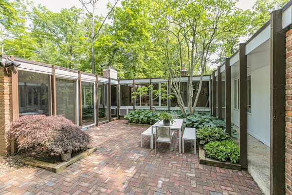 The home wraps around two spacious brick courtyards, further promoting the property's intimate immersion with the surrounding nature.