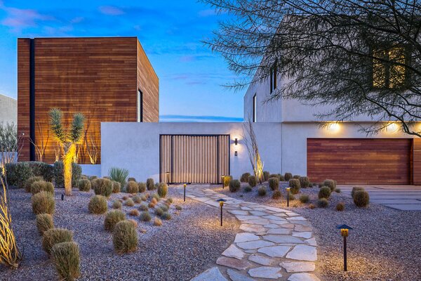 A Tranquil Las Vegas Retreat With Outdoor Soaking Tub and Sauna Lists for $4.2M