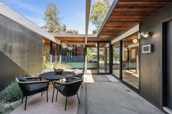 This Massive East Bay Eichler Just Relisted With a Major Price Cut