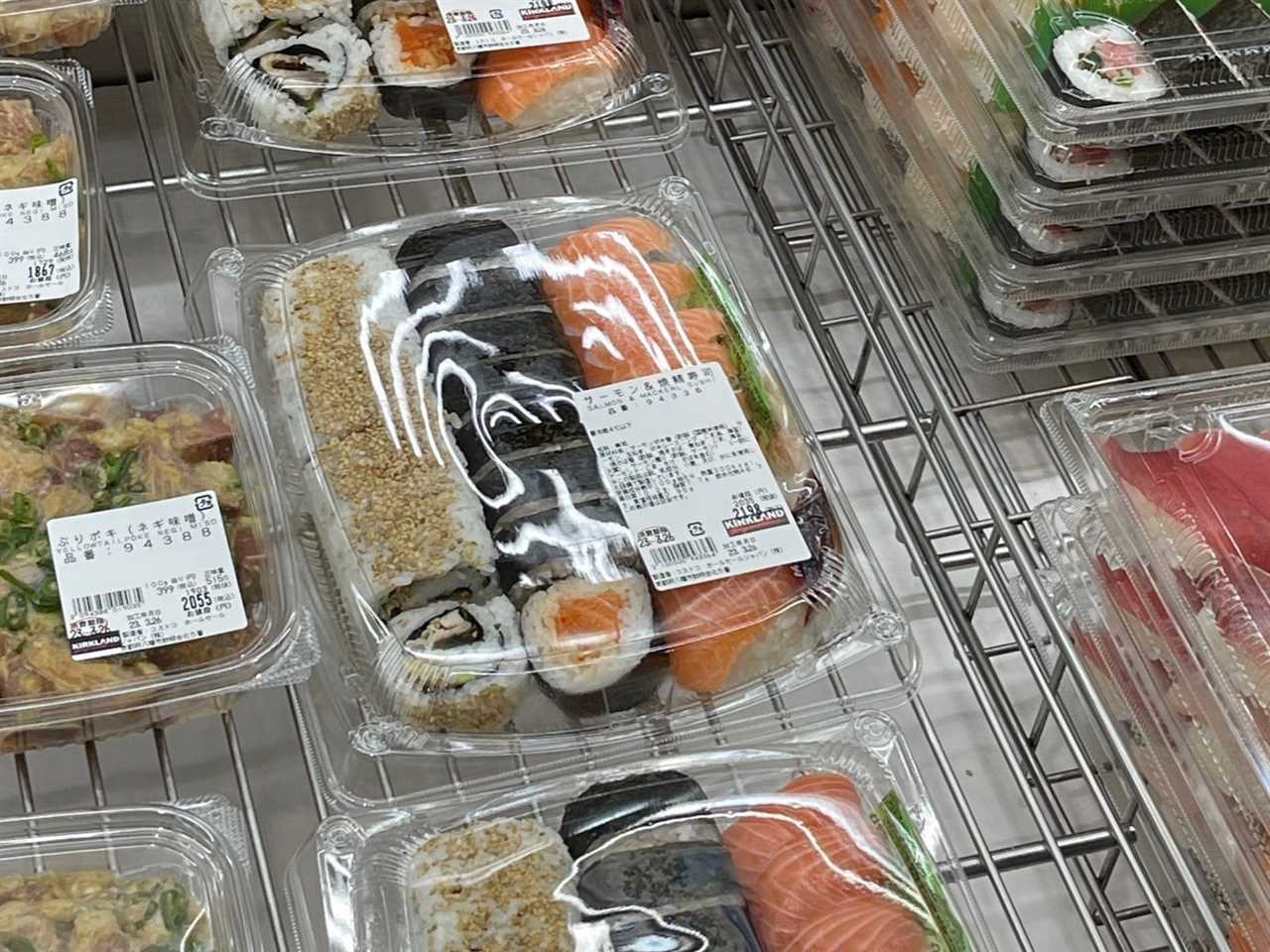 Sushi is probably one of the things that most people look for in a Japan Costco, but surprisingly there was only two options: a smaller option of salmon and mackerel sushi…