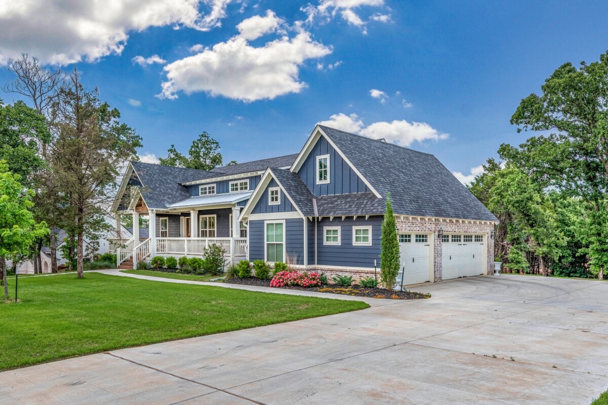 home in jones Oklahoma with triple garage