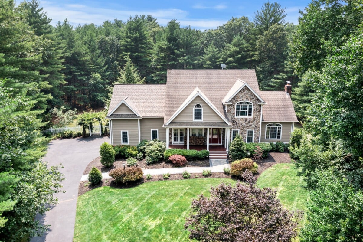 home with stone detailing in connectituct