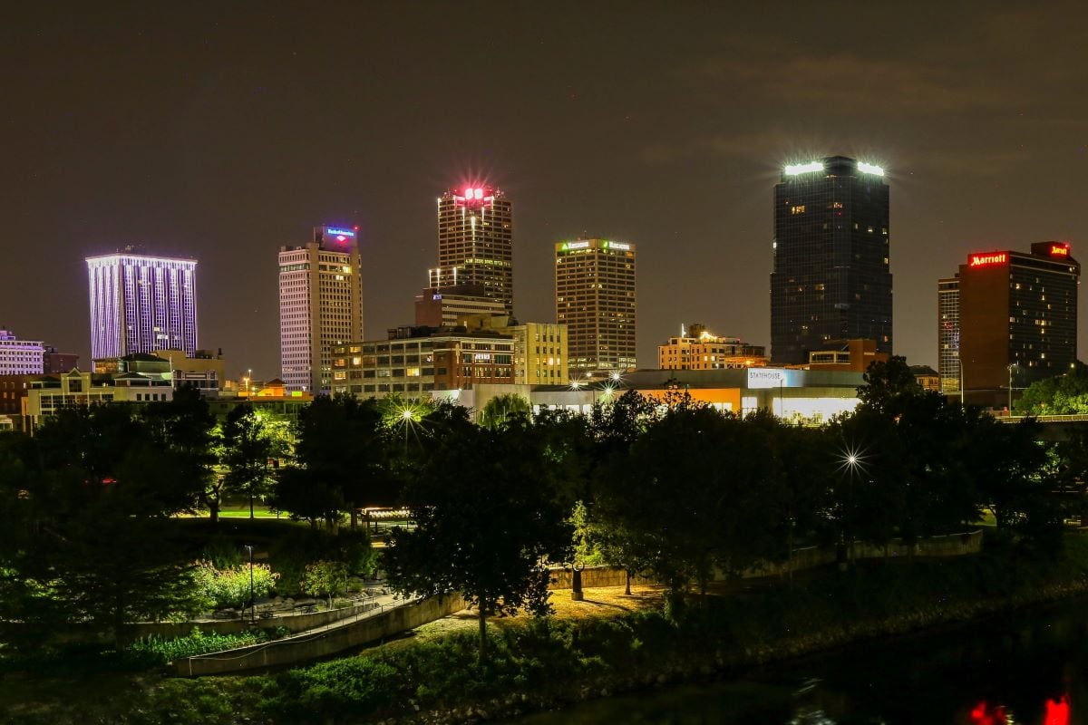 little rock skyline at night