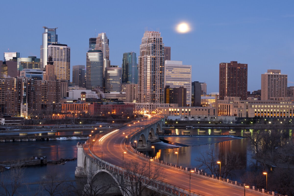 minneapolis minnesota skyline with moon_Getty