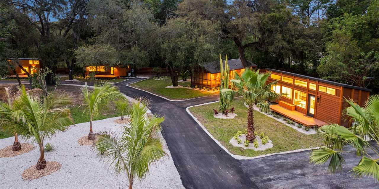 An aerial view of  in Escape Tampa Bay The Oaks with trees, hourses.