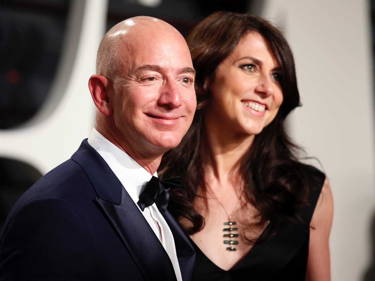 FILE PHOTO: 89th Academy Awards - Oscars Vanity Fair Party - Beverly Hills, California, U.S. - 26/02/17 - Amazon's Jeff Bezos and his wife MacKenzie Bezos. REUTERS/Danny Moloshok/File Photo