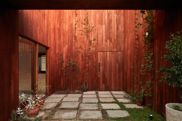 Dark Timber Cladding Hides a Soaring Extension at the Rear of This Australian Cottage