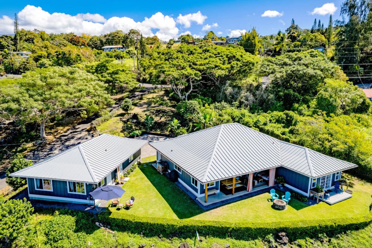 home in holualoa hawaii with lush greenery