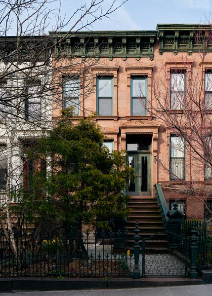 Jacoby replaced the home’s front windows and selected Benjamin Moore’s Tarrytown Green as an accent. 