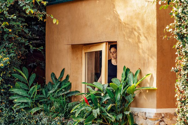 Cuqui Rodríguez and Juan Alberto Andrade are the couple behind JAG Studio, an architectural photography firm in Guayaquil, Ecuador. After years of living and working out of the apartment building where Juan grew up, they wanted more space for themselves and their soon-to-be first child. They wanted it to connect to the outdoors, so they included a window to the street.