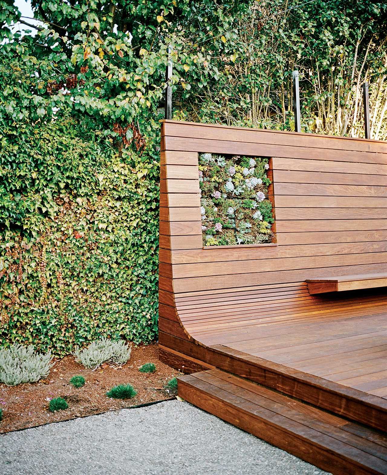 Cox initially conceived the deck as a conventional surface for relaxing and entertaining. With the bench, however, he seized an opportunity to create something both functional and visually arresting. 