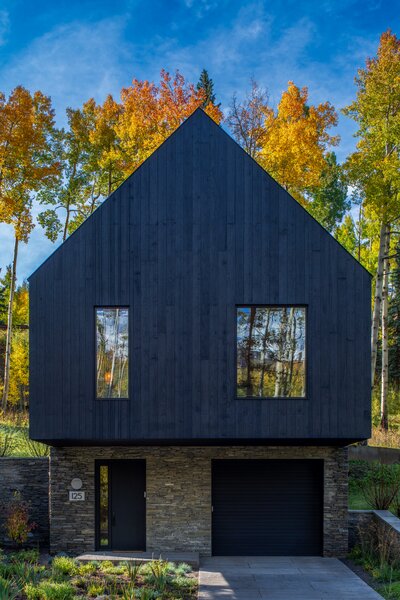 Quartzite stone was used on the base of the structure, accompanied by charred Accoya wood.