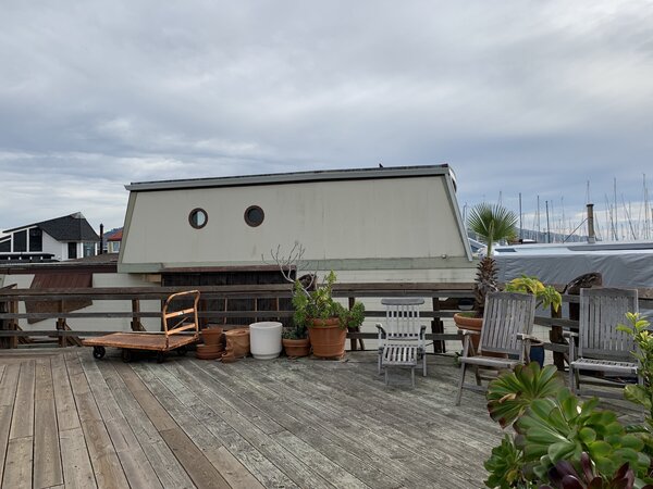 Seneca, the floating home originally constructed in 1968 by Forbes Kiddoo that Marka Hansen and Joe Brubaker recreated with designer Michelle Chan and builder Steve Crutchfield of True North Construction bobs in a berth at the historical Waldo Point Harbor in Sausalito, California, just north of San Francisco and the Golden Gate Bridge.