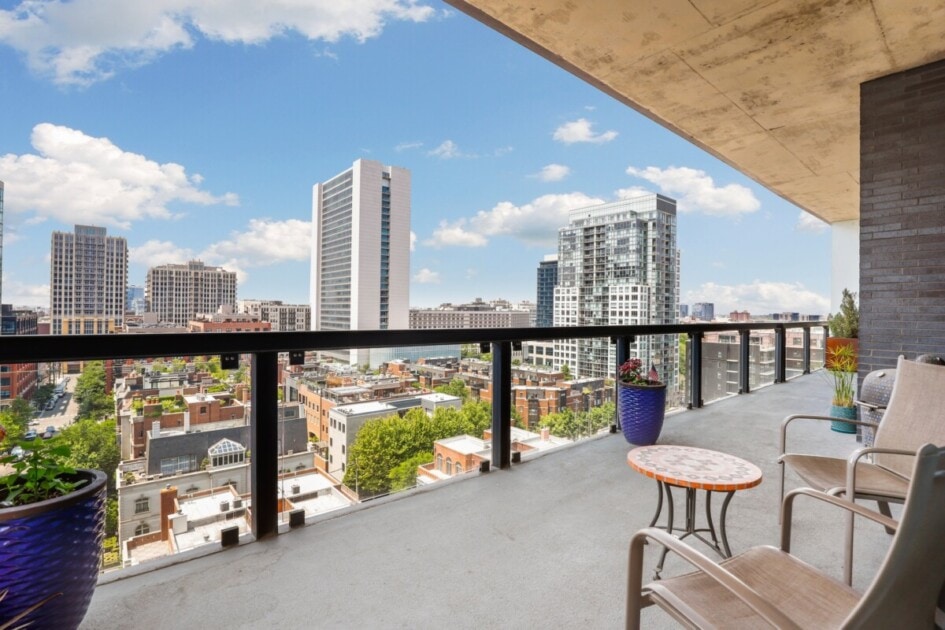 A patio overlooking the city of Chicago, IL