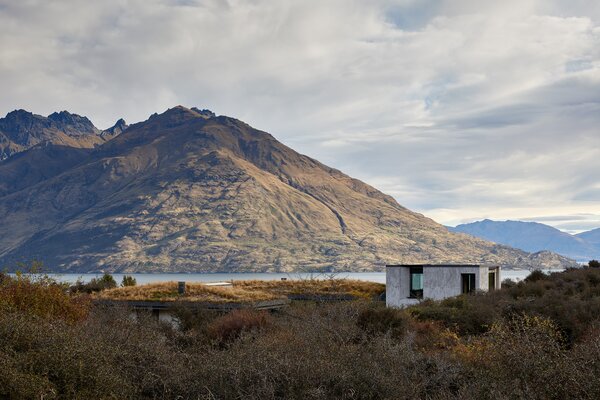 Walls of Glass at This New Zealand Home Capture the Most Epic Mountain Views