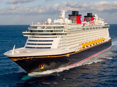 Disney Dream cruise ship at sea