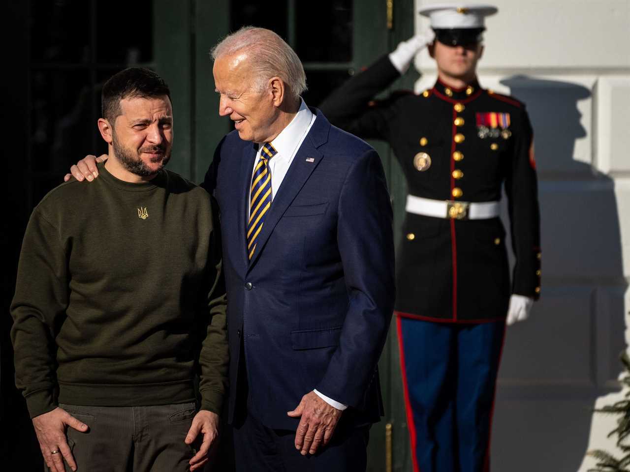 Joe Biden talks with Volodymyr Zelenskyy