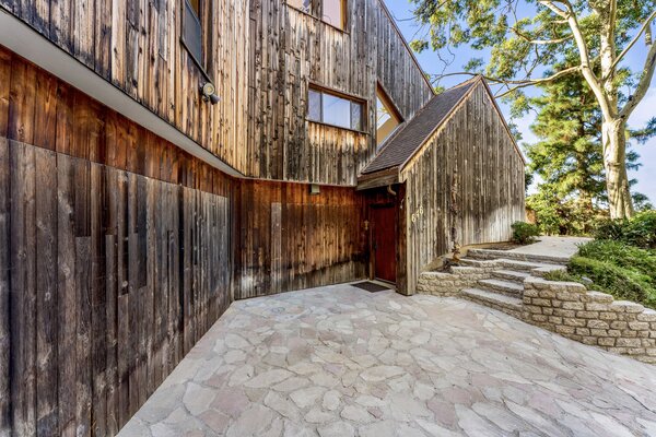 Asking $1.7M, This L.A. Home Is a Love Letter to Sea Ranch