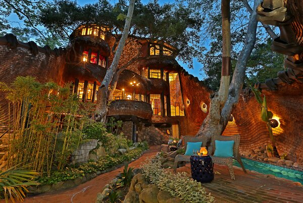 Yes, this 1970s Santa Barbara home is shaped like a whale—and its tail is a 75-foot-long lap pool.